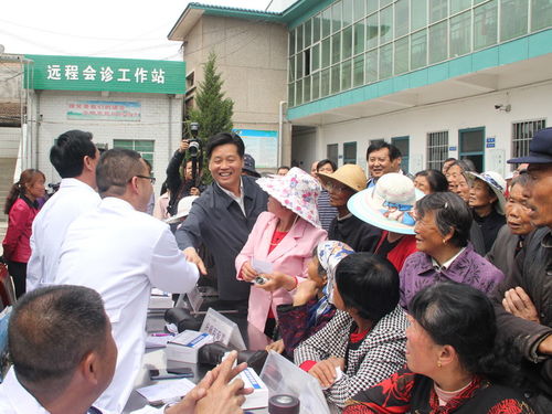 陜中大附院醫療專家參加學校 雙百工程 走進旬邑縣職田鎮 義診