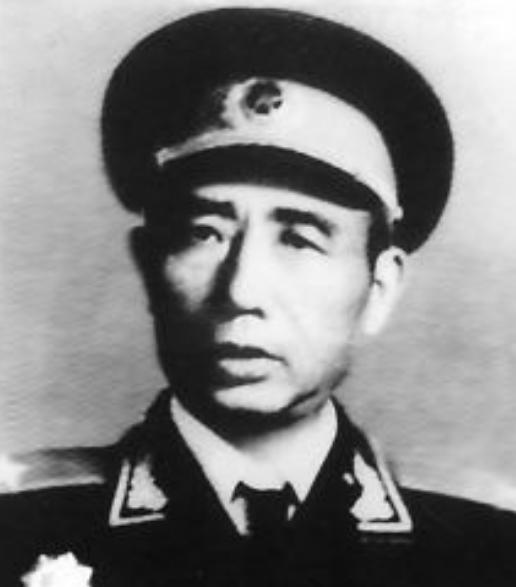 湖北老人到部隊看兒子,被哨兵攔住,老人大喊 讓你師長跑步來見我