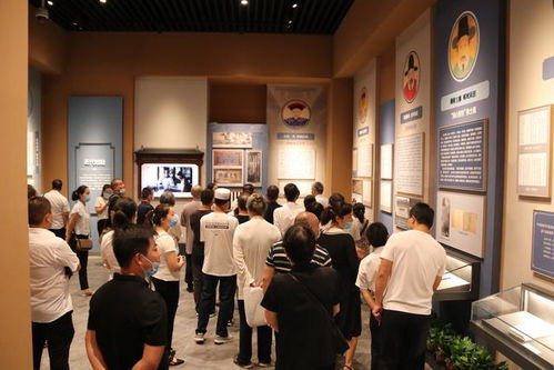 臨渭區(qū)統(tǒng)一戰(zhàn)線成員參觀 清風(fēng)彌萬(wàn)世 廉韻潤(rùn)秦東 廉政文化主題展